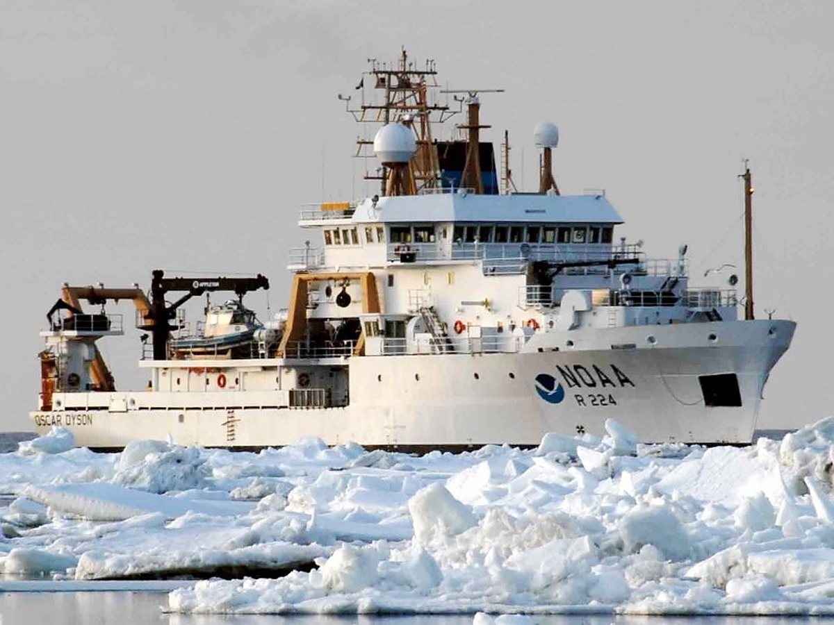 The NOAA research ship Oscar Dyson, white with a dark hull, underway in northern waters. It was built and launched at Moss Point in 2003.